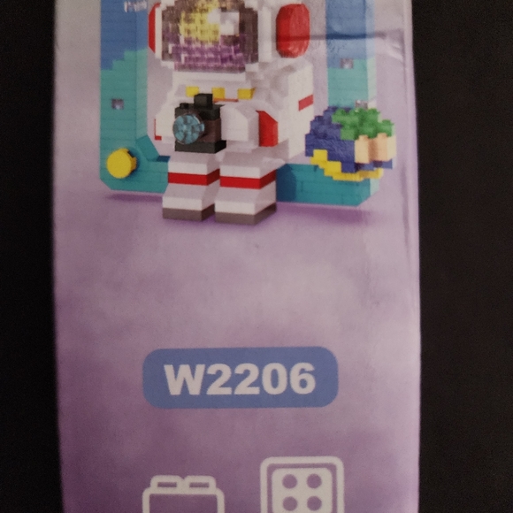 396pcs Astronaut Building Block Set - Micro Grain Building Block Suit With Light - Picture 5 of 5